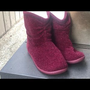 Long Bay Maroon Knit Slippers Shoes Size 9-10